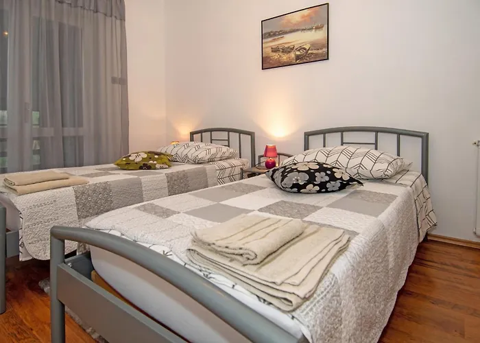 With Parking Space - 23336 Apartamento Pula