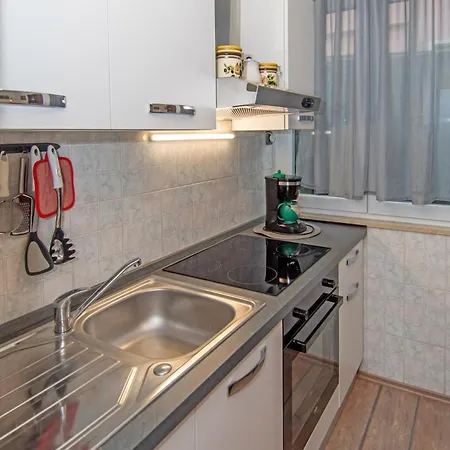 Apartamento With Parking Space - 23336 Pula