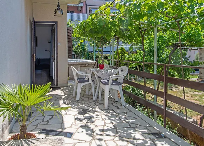 With Parking Space - 23336 Pula